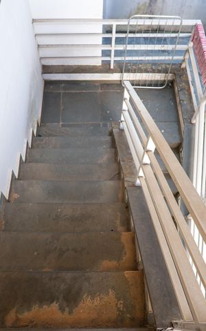 Casa para alugar com 412m², 4 quartos e 6 vagasEscada para 2ª Piso