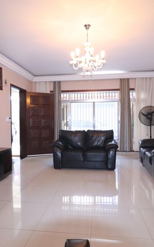 Casa para alugar com 489m², 3 quartos e 5 vagasSala