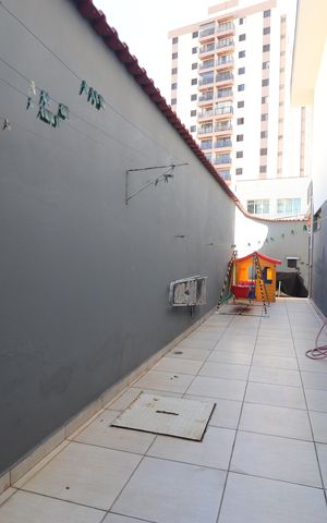 Casa para alugar com 489m², 3 quartos e 5 vagasCorredor Lateral