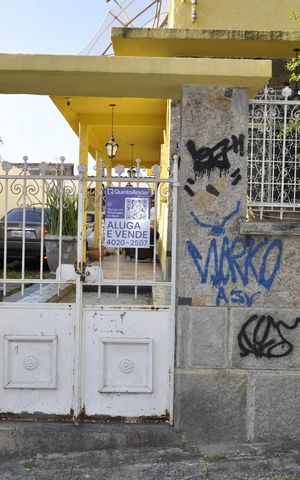 Casa à venda com 260m², 4 quartos e 6 vagasFachada