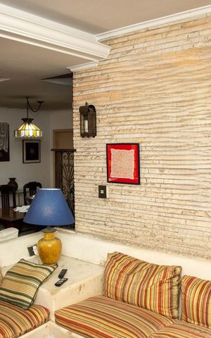 Casa à venda com 167m², 4 quartos e 3 vagas Casa à venda com 167m², 4 quartos e 3 vagasSala