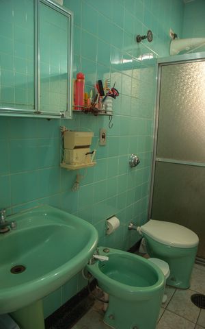 Casa à venda com 167m², 4 quartos e 3 vagas Casa à venda com 167m², 4 quartos e 3 vagasBanheiro 2