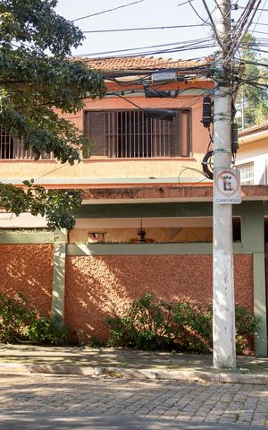 Casa à venda com 167m², 4 quartos e 3 vagas Casa à venda com 167m², 4 quartos e 3 vagasFachada