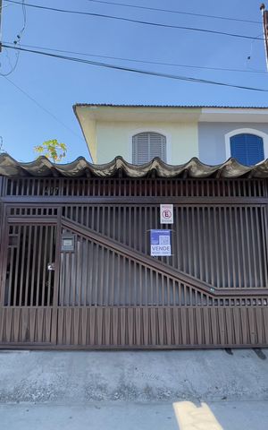 Casa à venda com 125m², 2 quartos e 2 vagas Casa à venda com 125m², 2 quartos e 2 vagasFachada