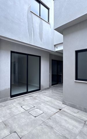 Casa de condomínio para alugar com 510m², 5 quartos e 2 vagas Casa de condomínio para alugar com 510m², 5 quartos e 2 vagasÁrea Externa