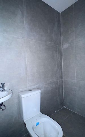 Casa de condomínio para alugar com 510m², 5 quartos e 2 vagas Casa de condomínio para alugar com 510m², 5 quartos e 2 vagasBanheiro de Serviço