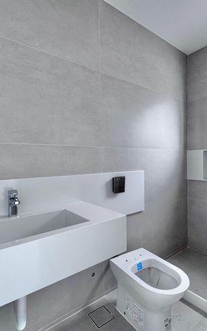 Casa de condomínio para alugar com 510m², 5 quartos e 2 vagas Casa de condomínio para alugar com 510m², 5 quartos e 2 vagasBanheiro da Suíte 2