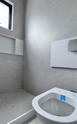 Casa de condomínio para alugar com 510m², 5 quartos e 2 vagas Casa de condomínio para alugar com 510m², 5 quartos e 2 vagasBanheiro da Suíte 3