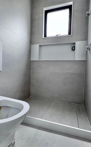Casa de condomínio para alugar com 510m², 5 quartos e 2 vagas Casa de condomínio para alugar com 510m², 5 quartos e 2 vagasBanheiro da Suíte 2