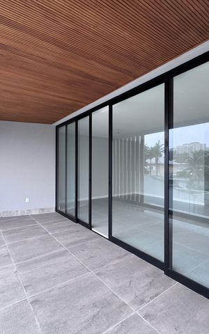 Casa de condomínio para alugar com 510m², 5 quartos e 2 vagas Casa de condomínio para alugar com 510m², 5 quartos e 2 vagasVaranda da Suíte 1