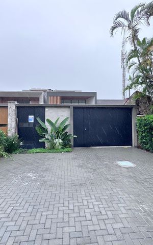 Casa de condomínio para alugar com 510m², 5 quartos e 2 vagas Casa de condomínio para alugar com 510m², 5 quartos e 2 vagasFachada