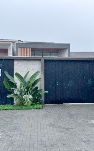 Casa de condomínio para alugar com 510m², 5 quartos e 2 vagas Casa de condomínio para alugar com 510m², 5 quartos e 2 vagasFachada