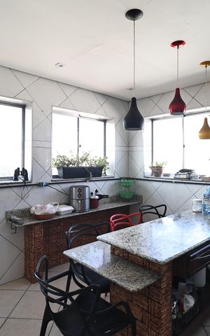 Casa à venda com 231m², 3 quartos e 2 vagasCozinha