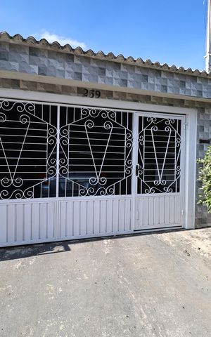 Casa à venda com 231m², 3 quartos e 2 vagasFachada