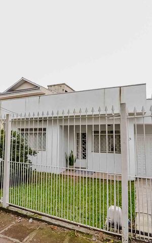 Casa à venda com 310m², 3 quartos e 4 vagasFachada