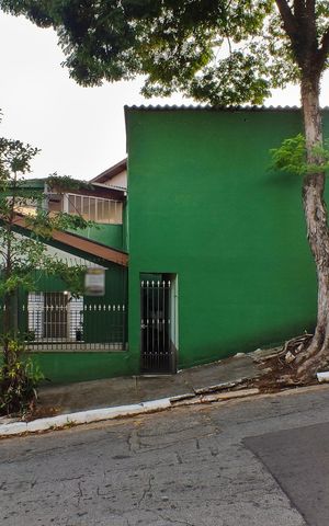 Casa à venda com 153m², 5 quartos e 2 vagas Casa à venda com 153m², 5 quartos e 2 vagasFachada + placa