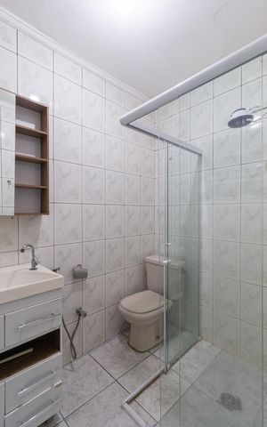 Casa à venda com 300m², 4 quartos e 2 vagas Casa à venda com 300m², 4 quartos e 2 vagasBanheiro da suíte