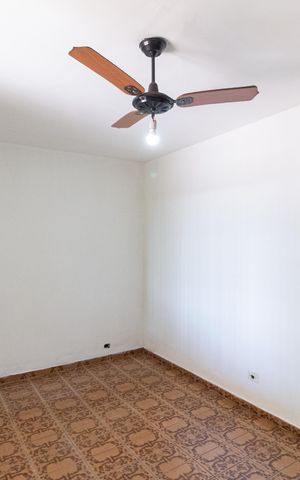 Casa à venda com 300m², 4 quartos e 2 vagas Casa à venda com 300m², 4 quartos e 2 vagasQuarto