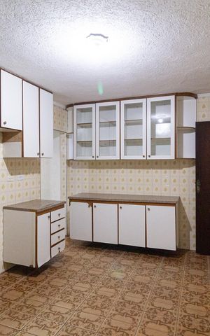 Casa à venda com 300m², 4 quartos e 2 vagas Casa à venda com 300m², 4 quartos e 2 vagasCozinha
