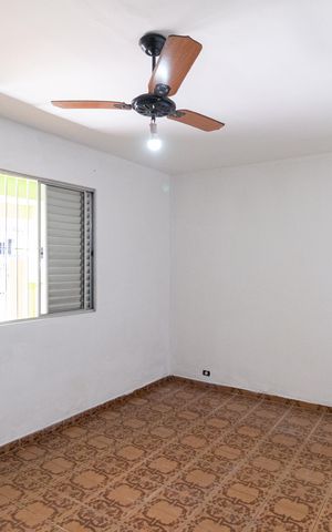 Casa à venda com 300m², 4 quartos e 2 vagas Casa à venda com 300m², 4 quartos e 2 vagasQuarto