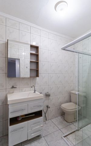 Casa à venda com 300m², 4 quartos e 2 vagas Casa à venda com 300m², 4 quartos e 2 vagasBanheiro da suíte