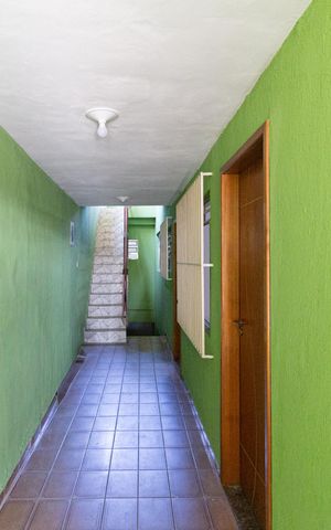 Casa à venda com 300m², 4 quartos e 2 vagas Casa à venda com 300m², 4 quartos e 2 vagasCorredor externo