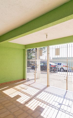 Casa à venda com 300m², 4 quartos e 2 vagas Casa à venda com 300m², 4 quartos e 2 vagasGaragem