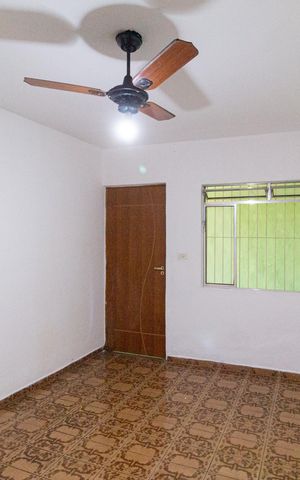 Casa à venda com 300m², 4 quartos e 2 vagas Casa à venda com 300m², 4 quartos e 2 vagasSala