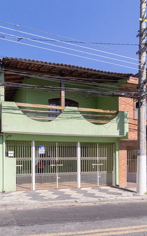 Casa à venda com 300m², 4 quartos e 2 vagas Casa à venda com 300m², 4 quartos e 2 vagasFachada e placa