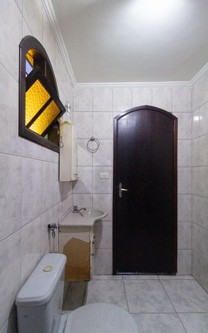 Casa à venda com 300m², 4 quartos e 2 vagas Casa à venda com 300m², 4 quartos e 2 vagasÁrea Gourmet - Banheiro da Suíte