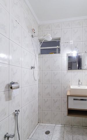 Casa à venda com 300m², 4 quartos e 2 vagas Casa à venda com 300m², 4 quartos e 2 vagasBanheiro