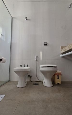 Apartamento à venda com 188m², 4 quartos e 2 vagas Apartamento à venda com 188m², 4 quartos e 2 vagasBanheiro da Suíte