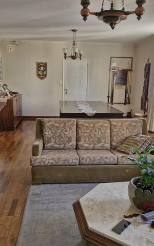 Apartamento à venda com 188m², 4 quartos e 2 vagas Apartamento à venda com 188m², 4 quartos e 2 vagasSala