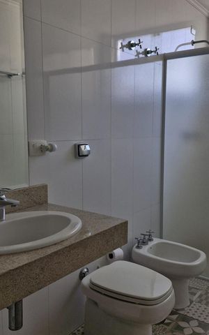 Apartamento à venda com 188m², 4 quartos e 2 vagas Apartamento à venda com 188m², 4 quartos e 2 vagasBanheiro