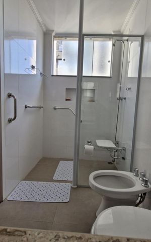 Apartamento à venda com 188m², 4 quartos e 2 vagas Apartamento à venda com 188m², 4 quartos e 2 vagasBanheiro da Suíte