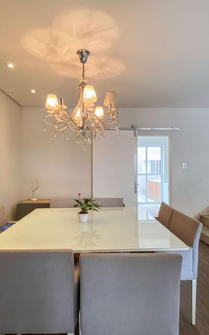 Casa à venda com 200m², 4 quartos e 2 vagas Casa à venda com 200m², 4 quartos e 2 vagasSala