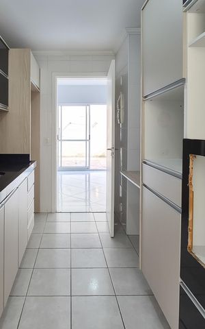 Casa de condomínio para alugar com 97m², 3 quartos e 2 vagasCozinha - Armários