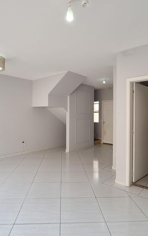 Casa de condomínio para alugar com 97m², 3 quartos e 2 vagasSala