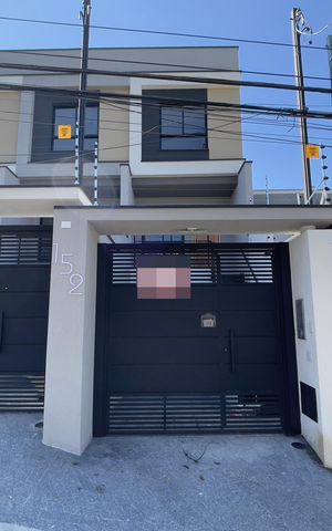 Casa à venda com 134m², 3 quartos e 3 vagas Casa à venda com 134m², 3 quartos e 3 vagasFachada