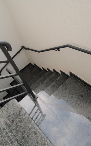 Casa à venda com 134m², 3 quartos e 3 vagasEscada para garagem