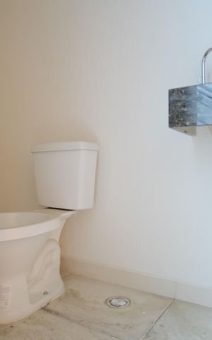 Casa à venda com 134m², 3 quartos e 3 vagasLavabo da garagem