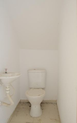 Casa de condomínio à venda com 58m², 2 quartos e 1 vagaLavabo