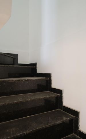 Casa de condomínio à venda com 70m², 2 quartos e 1 vagaEscada