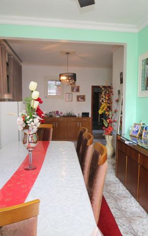 Casa à venda com 180m², 3 quartos e 3 vagasSala
