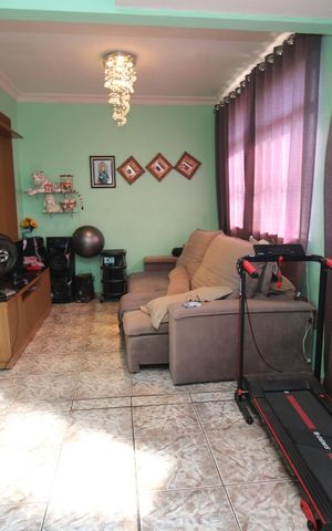 Casa à venda com 180m², 3 quartos e 3 vagasSala