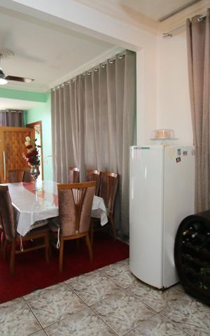 Casa à venda com 180m², 3 quartos e 3 vagasSala