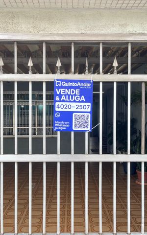 Casa à venda com 306m², 3 quartos e 2 vagas Casa à venda com 306m², 3 quartos e 2 vagasFachada + Placa