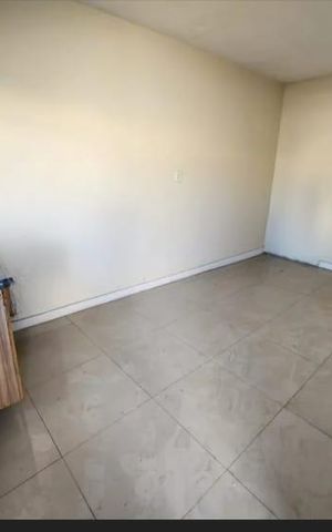Casa à venda com 400m², 2 quartos e 2 vagas Casa à venda com 400m², 2 quartos e 2 vagasQuarto