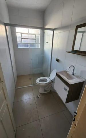 Casa à venda com 400m², 2 quartos e 2 vagas Casa à venda com 400m², 2 quartos e 2 vagasBanheiro