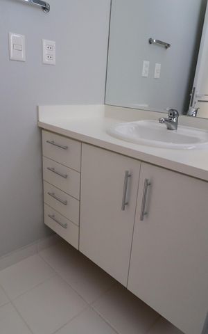 Casa de condomínio para alugar com 316m², 4 quartos e 4 vagasBanheiro do Quarto 2